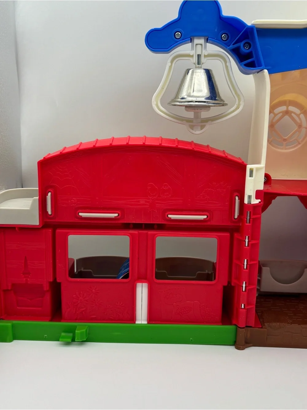 Fisher Price Little People Caring for Animals Farm Playset 5 Figures USED/WORKS